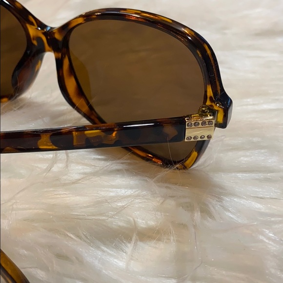 Franco Sarto Leopard Sunglasses - Picture 7 of 7